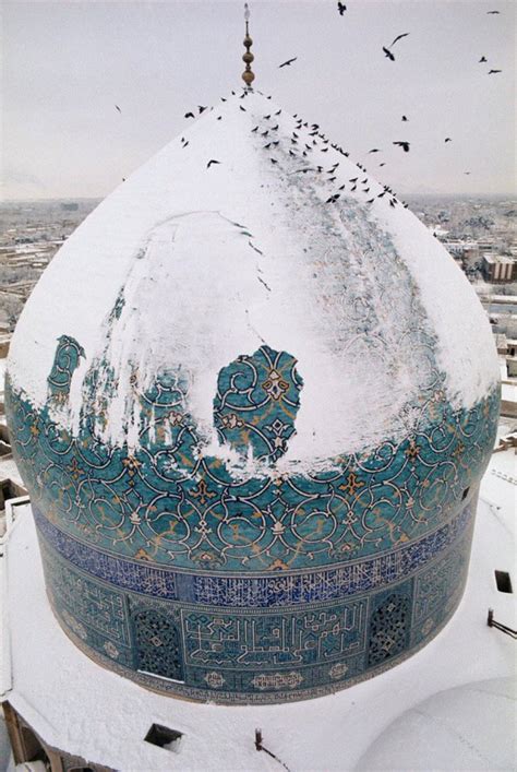 گنبد پوشیده از برف مسجد امام اصفهان در دهه ۵۰ عکس