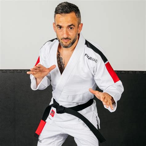 Training Brazilian Jiu Jitsu Gi