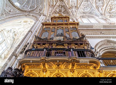 Orgel Im Innenraum Der Kathedrale Mezquita Catedral De Córdoba In