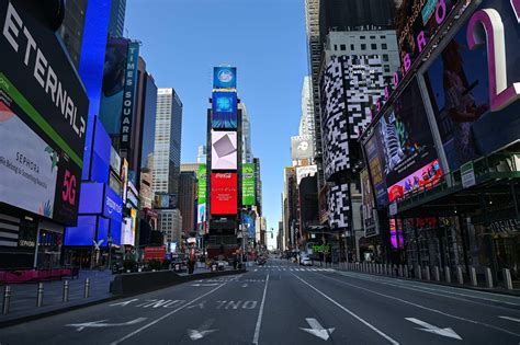 The full times square new year's eve 2021 event lineup also featured live performances by jennifer lopez, billy porter, cyndi lauper, jimmie allen, and machine the heroes of 2020 were represented onsite by new york families of first responders, frontline and essential workers, whose personal. ElPlural.com - Diario digital progresista