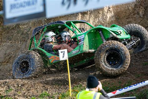 In Pictures Extreme 4x4 Challenge Draws Hundreds To Turakina Farm Nz Herald