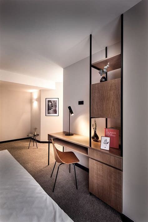 In particolare si predilige la scelta di materiali in legno, i quali rendono la stanza come abbiamo appena visto, il legno è una tendenza importante nell'arredamento dei bagni delle camere di hotel di lusso. Alcuni tra i più belli e lussuosi Hotel al mondo ...