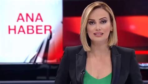 Görüntüler eşliğinde haberi anlatan seslendiricinin mikrofonu. CNN TÜRK Ana Haber ne zaman yayınlanacak?