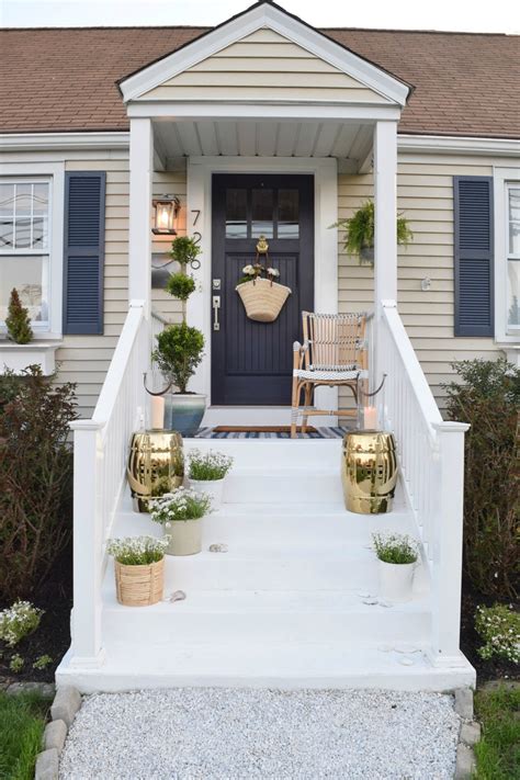 Add A Personal Touch To Your Front Yard With These Pot Ideas • Gagohome