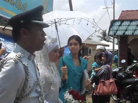 Pernah tak berlaku, anda terkena speed trap, dimana ada anggota polis di bawah jambatan yang sedang elok menembak kereta anda? Baju Istiadat Anggota Polis - BAJUKU