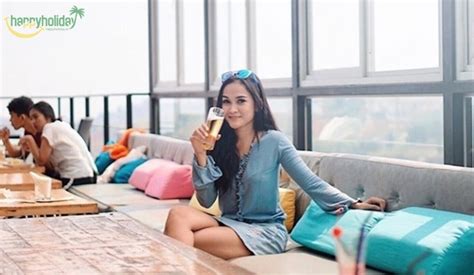 Dec 10, 2019 · di lawangwangi, kamu bisa melihat keindahan kota bandung dari sudut pandang yang berbeda, yaitu dari sebuah dek yang terdapat di satu sudut cafe. Menu Cafe lawang wangi creative space Dago > Happy Holiday