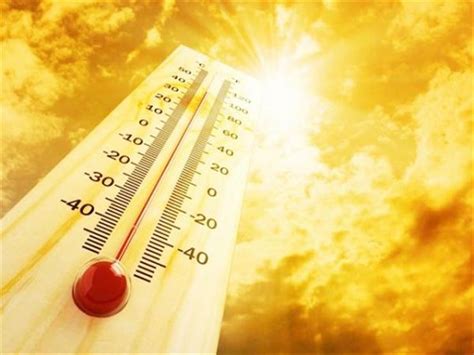 قال خبير التنبؤات الجوية في مكتب المدير العام للإدارة العامة للطيران المدني في الكويت عيسى رمضان أن الكويت سجلت أرقاما قياسية في درجة الحرارة وصلت إلى 54 درجة مئوية. 3 دول عربية تسجل أعلى درجة حرارة في العالم | مصراوى