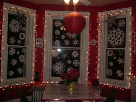 20 Decorating Ideas For Bay Window For Christmas