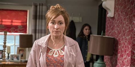 emmerdale sets up laurel thomas as a suspect in the who killed emma barton storyline