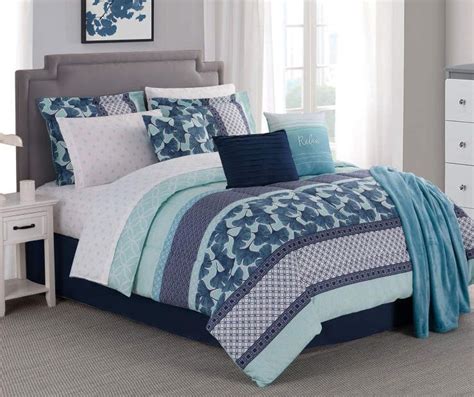 This comforter set looks very luxurious although the print of this item is not very odd or complicated, they are simple horizontal strips, but there is this is another big hit and will make your bedroom look a lot more stylish than it ever was. Collage Stripe & Ginkgo Leaf King 12-Piece Comforter Set ...