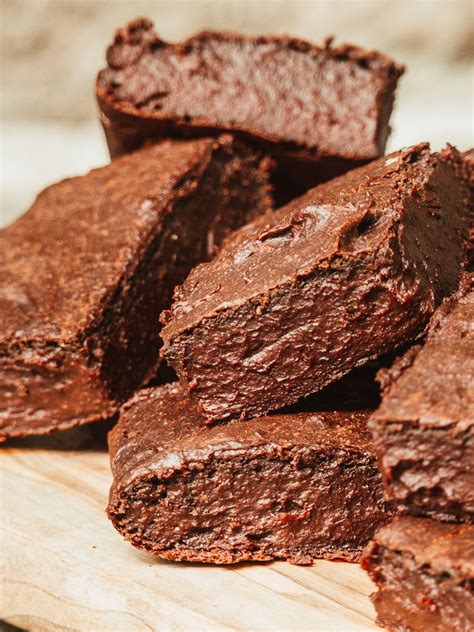 Wenn du gerne brownies isst, wird dir dieser blechkuchen garantiert schmecken! Vegane, gesunde Zucchini-Brownies - planthealingbyLaila ...