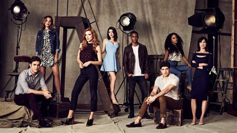 Famous In Love 2017