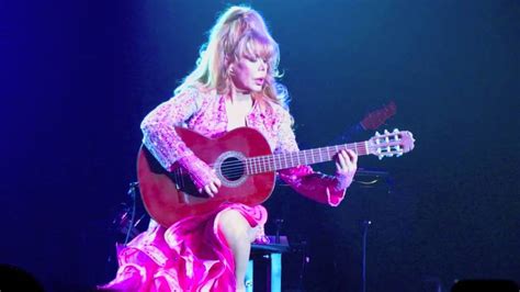 Women Of The Guitar 10 Of The Best Female Guitarists In History Hubpages