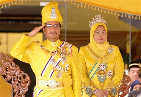 This video is about agong from generations. Khmerization: Malaysian king awards Cambodian sharia student