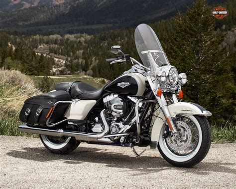 Harley Davidson Touring Road King Classic Review And Photos
