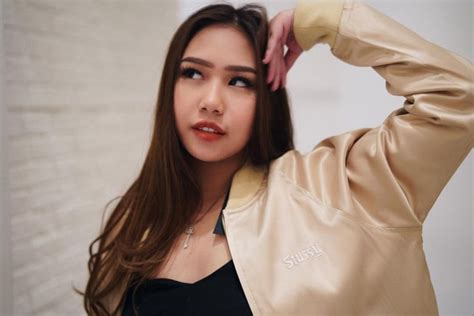 Kali ini, the sultan akan. 10 Potret Cantik Sisca Kohl, Crazy Rich yang Sering Pamer ...