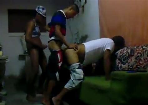 Sexo na Favela Cafuçus Dotados da Favela Fodendo Novinho