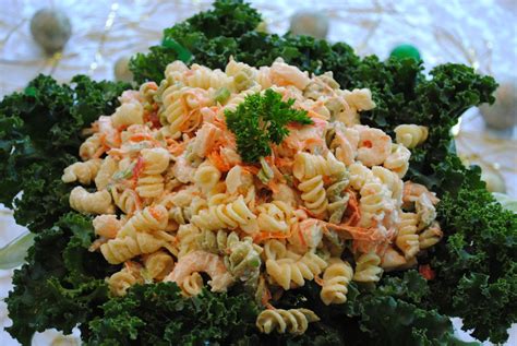 Just look at those gorgeous colors! Christmas Holiday Ideas: MERRY CHRISTMAS PASTA SHRIMP SALAD