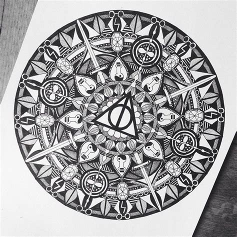 Justyna Jochem on Instagram “Harry Potter themed mandala #mandala #