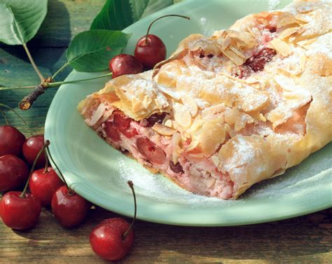 Maybe you would like to learn more about one of these? Quark-Kirsch-Strudel | Rezept | Rezepte, Strudelteig ...