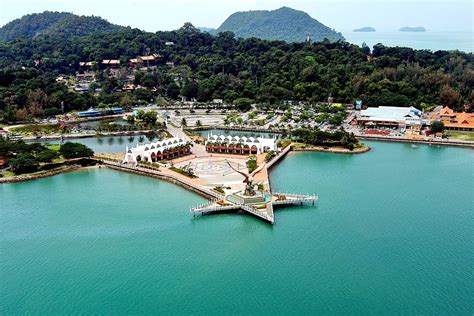Constructed in 2005, the steel skybridge is a pedestrian thoroughfare that allowed visitors to take a scenic stroll high above the lush forests of the. Lifestyle Galaxy Langkawi Special Tour Package - Lifestyle ...