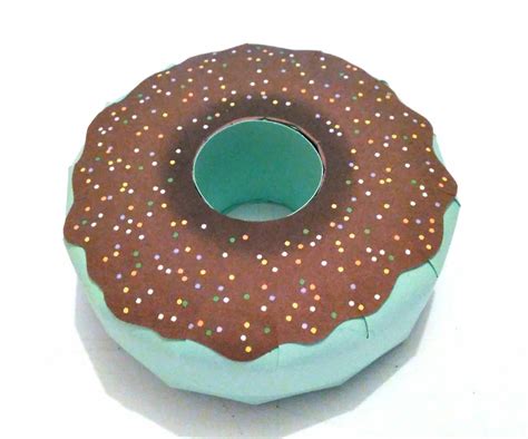Esselle Crafts Doughnut Shaped Box