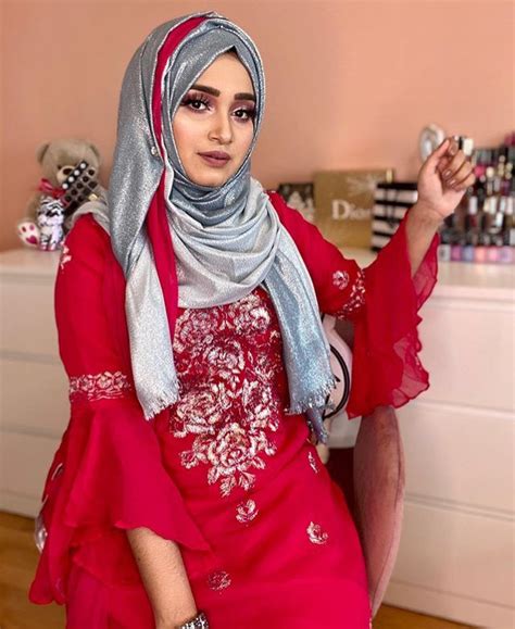 Pin By Nauvari Kashta Saree On Hijabi Queens Beautiful Hijab Hijab Fashion Fashion