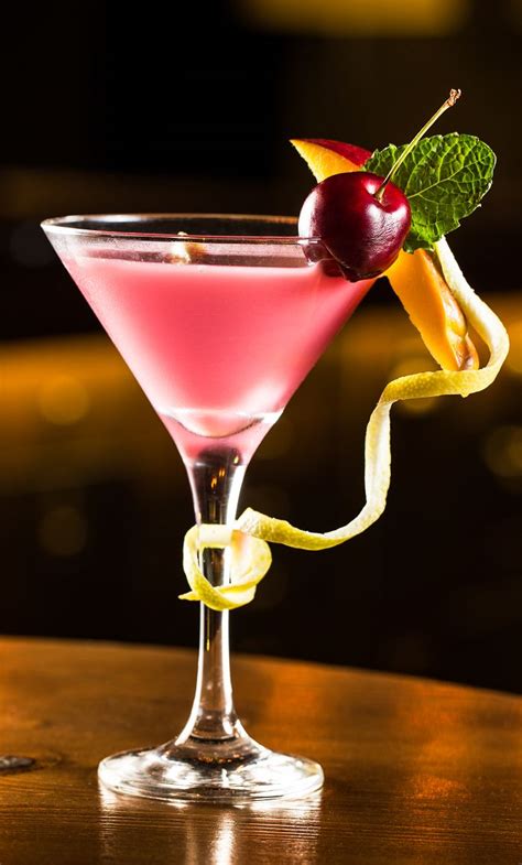 Classic Pink Lady Cocktail Recipe Recipe Refreshing Drinks Recipes Cocktail Recipes Cocktails