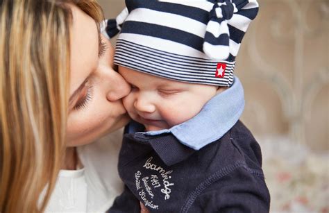 Día Internacional Del Beso Mamá Psicóloga Infantil