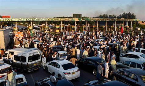 Imran tells PTI supporters to call off protests, prepare for long march