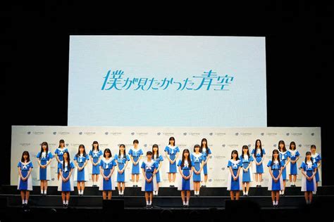 ＜乃木坂46公式ライバルメンバー発表会＠zepp Divercity＞フォトセッションに臨む僕が見たかった青空の（前列左から）須永心海、工藤唯愛、安納蒼衣、吉本此那、柳堀花怜、八木仁愛、早崎