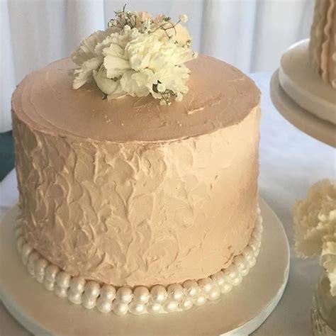 another beautiful wedding cake from the weekend this pretty thing is a delicious moist carrot