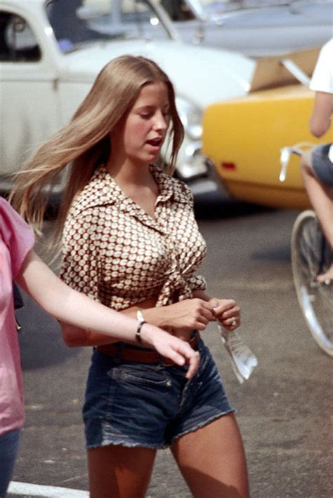 Capturing American Young Fashion In The Early 1970s