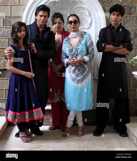 Famille De Lacteur Indien De Bollywood Shah Rukh Khan Avec Suhana Khan Fille Shahnaz Lalarukh