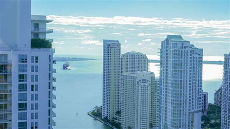 Review Jw Marriott Marquis Miami Larger Bay View Room The Luxury