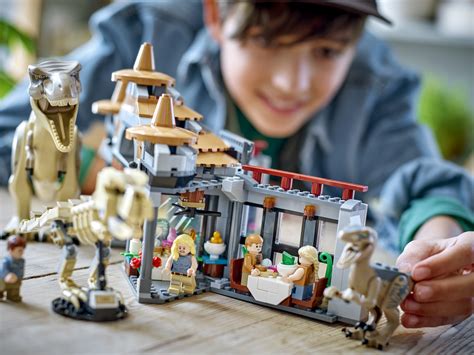 Cinq choses repérées dans les ensembles d anniversaire de LEGO Jurassic