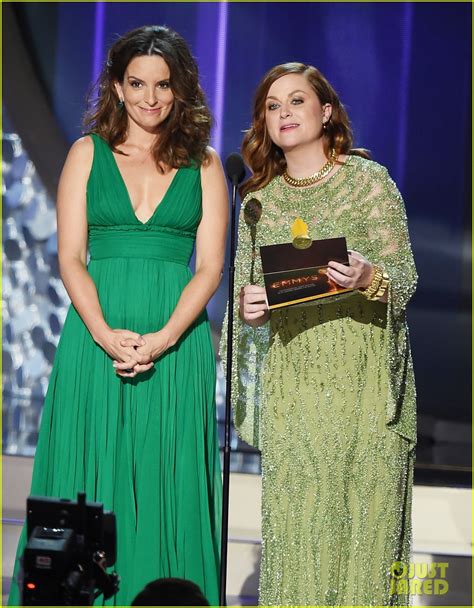 Tina Fey And Amy Poehler Wear Green Looks For Emmys 2016 Photo 3763947 Amy Poehler Tina Fey