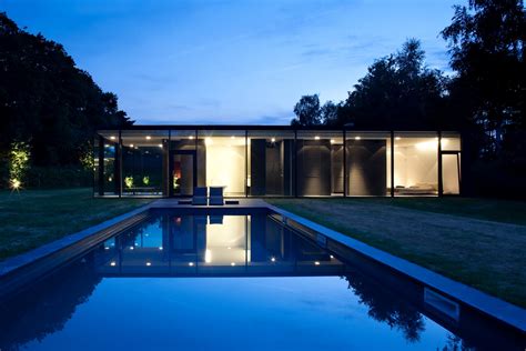 Ultra Modern Minimal Glass House | modern design by moderndesign.org