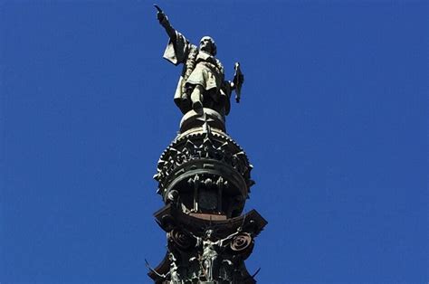 Zunächst wird der entdecker in sevilla begraben, sein sohn diego lässt den leichnam 1542. Zur Weltausstellung erbaut: Das Kolumbus-Denkmal (Monument ...