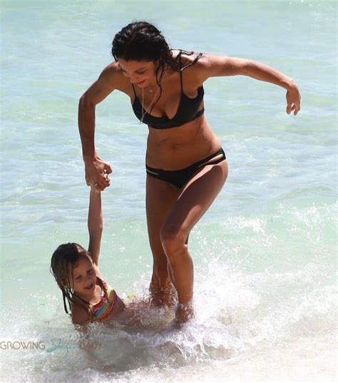 Bethenny Frankel And Daughter Bryn Soak Up The Sun In Miami Growing Your Baby