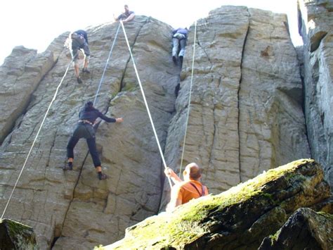 Im ferienhaus gibt es 7 schlafzimmer (3 dz, 4 ez), 1 küche, 1 wohnzimmer, 1 lesezimmer und 3 bäder. Klettern für Familien - Rhön-Adventures