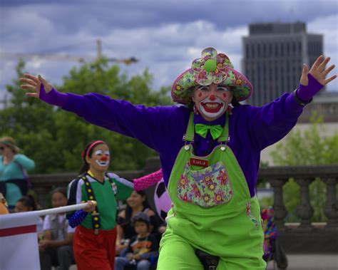 Wallpaper Parade Clowns Funny Humor Costume Jokers Lulu Clown
