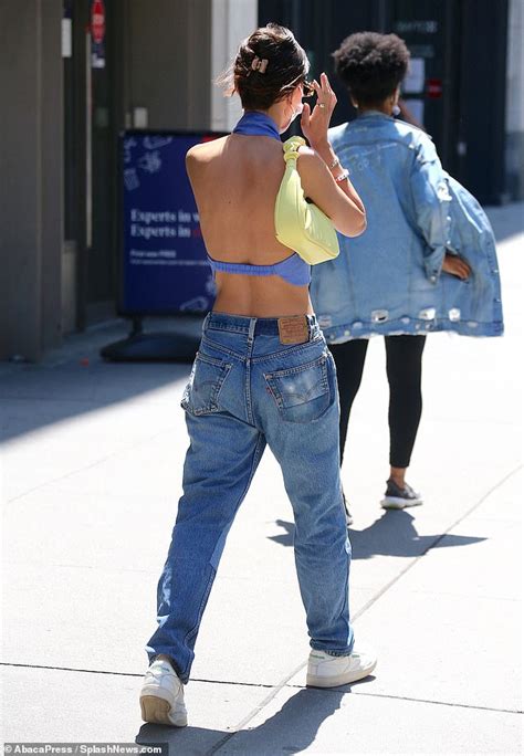 Emily Ratajkowski Flashes Her Very Taut Tummy And Underboob As She