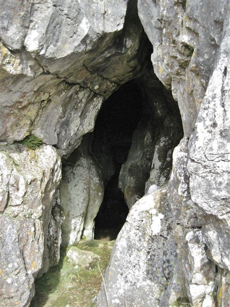 Attermire Cave The Keyhole In The Cliff Dales Rocks