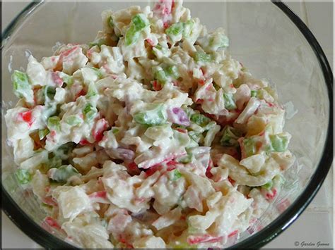 It has a stringy texture and may fall apart in the salad if it is overmixed. Mom's Cafe Home Cooking: Imitation Crab Meat (crabmeat) Salad