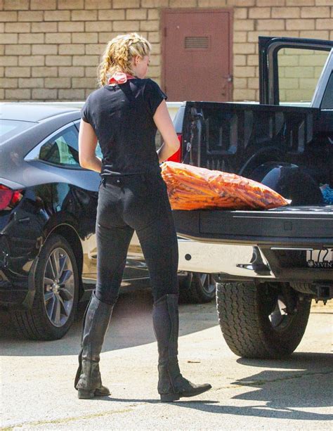 Amber Heard Pictured Horseback Riding In Los Angeles 34 Gotceleb
