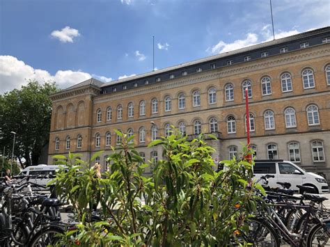 Bank geldautomat finanzen sehenswürdigkeit einrichtung. Nach fehlerhafter Öffentlichkeitsfahndung: Landgericht ...