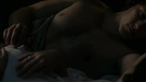 Auscaps Sam Heughan Shirtless In Outlander Best Laid Schemes