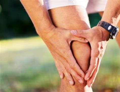Why Do Your Knees Click And Should You Worry Complete Physio