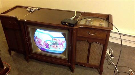1964 Magnavox Color Roundie Vintage Tv With Tube Amplifier Youtube